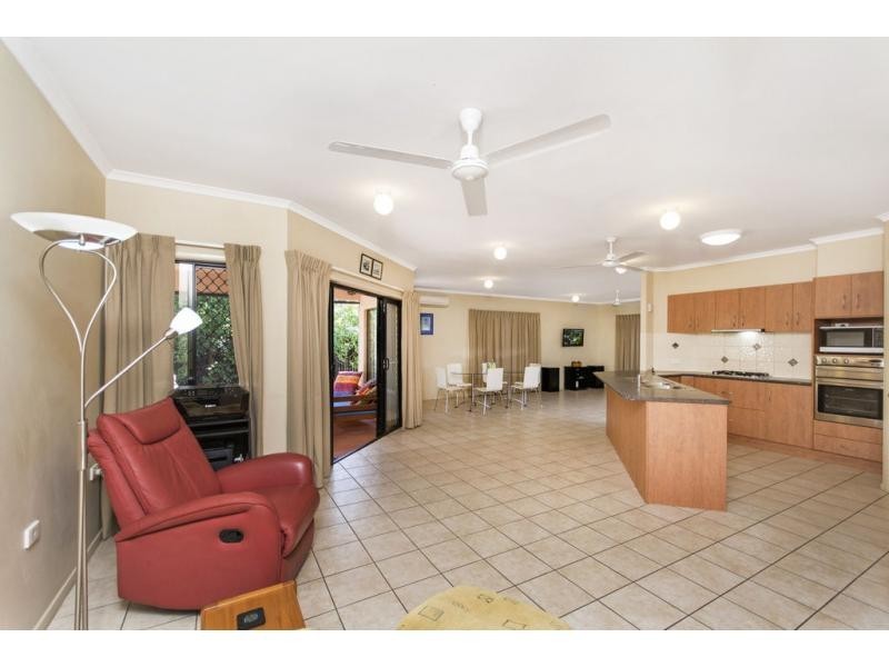 2 Acmena Close, Redlynch QLD 4870