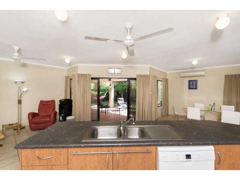 2 Acmena Close, Redlynch QLD 4870