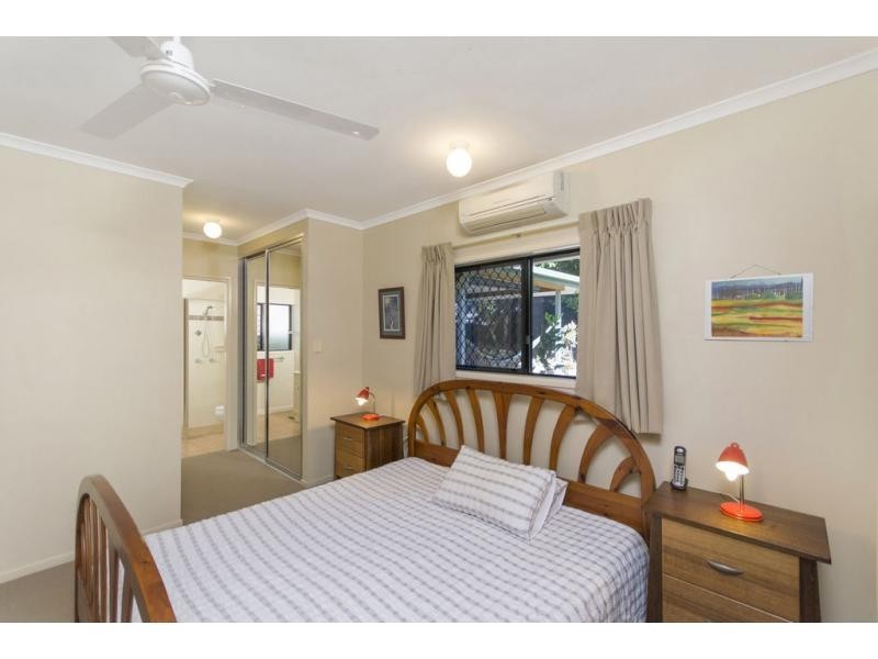 2 Acmena Close, Redlynch QLD 4870