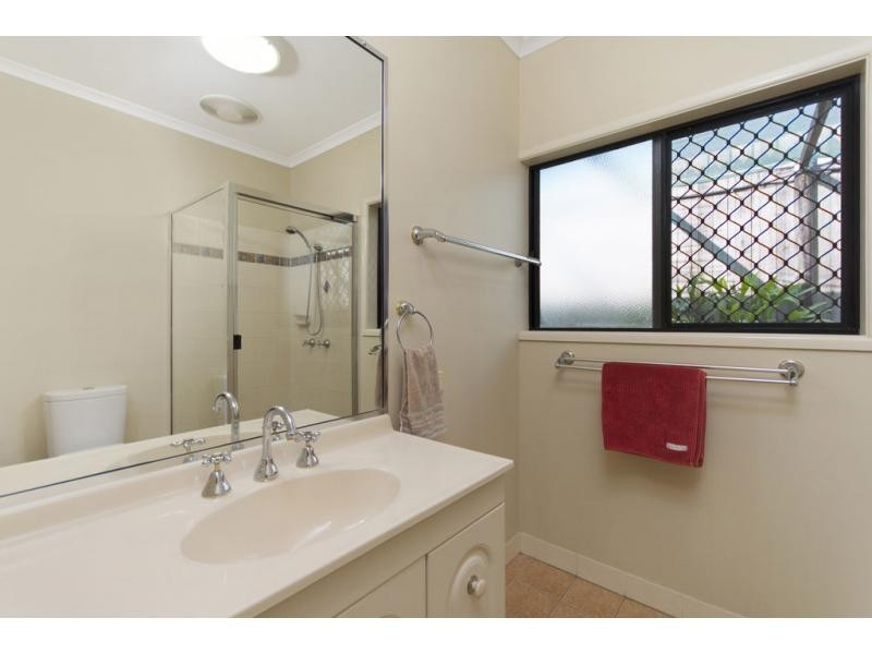 2 Acmena Close, Redlynch QLD 4870