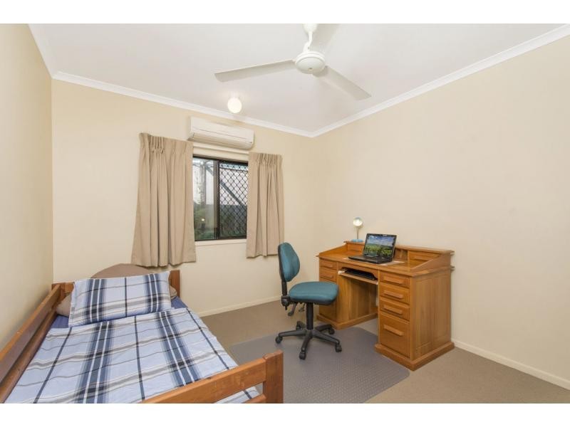 2 Acmena Close, Redlynch QLD 4870