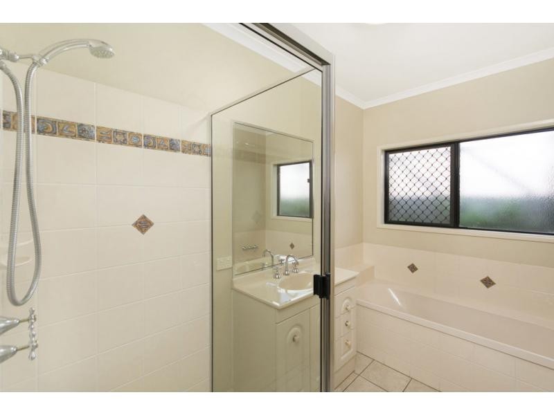 2 Acmena Close, Redlynch QLD 4870
