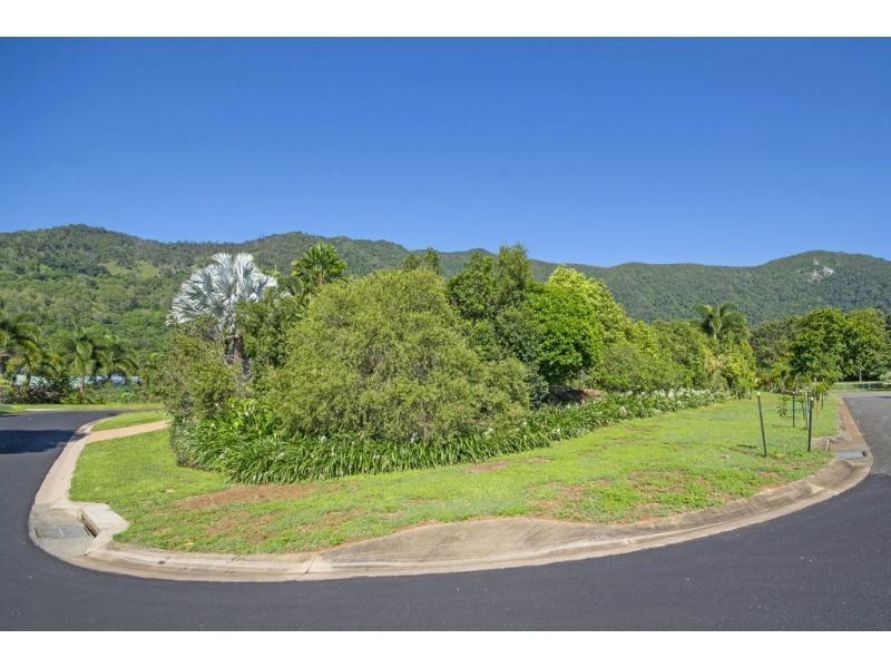 2 Acmena Close, Redlynch QLD 4870