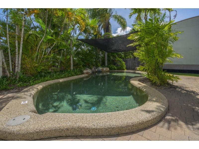 2/5 Charlotte Close, Woree QLD 4868