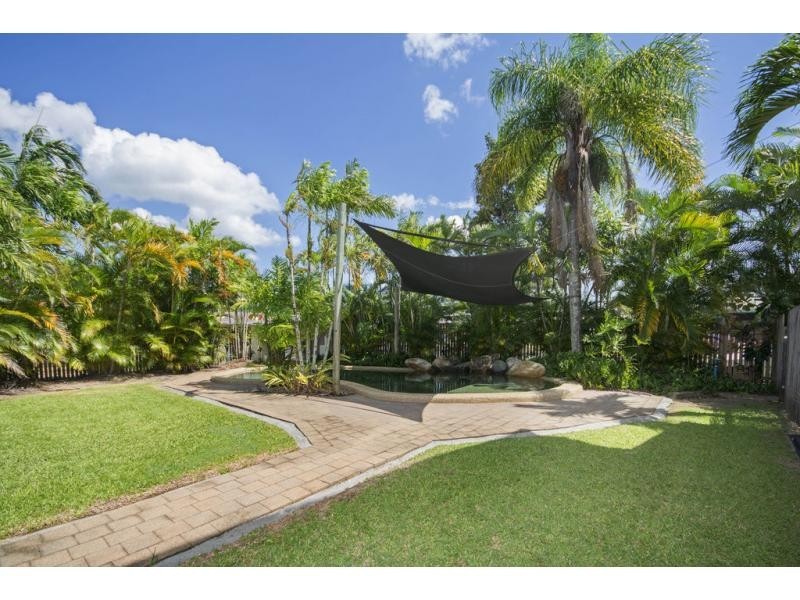 2/5 Charlotte Close, Woree QLD 4868