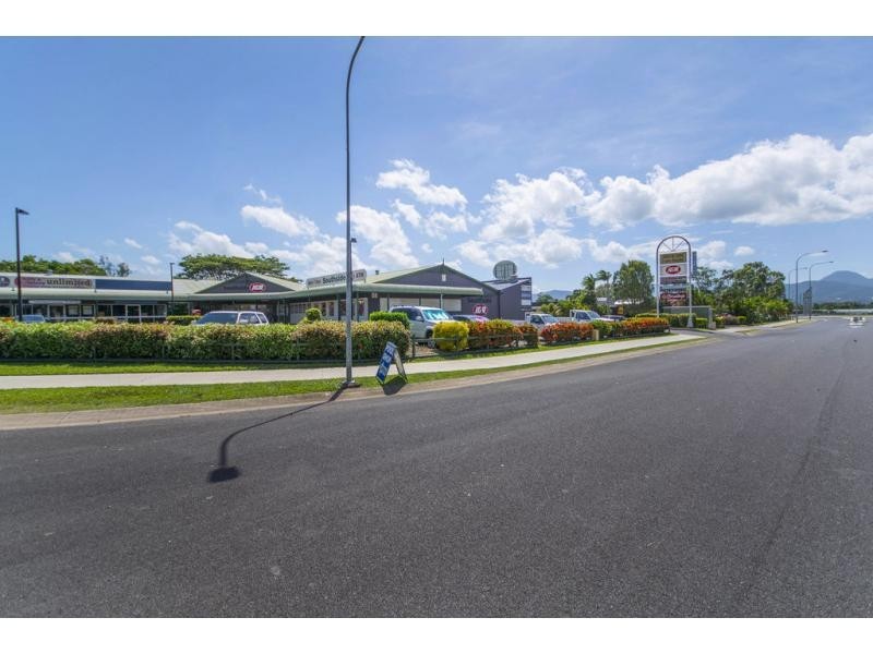 2/5 Charlotte Close, Woree QLD 4868