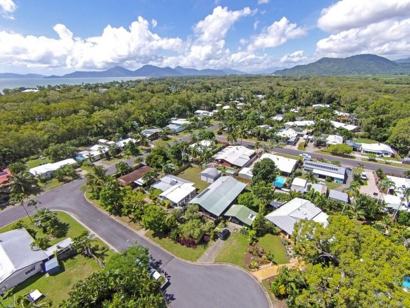7 Carbeen Close, Holloways Beach QLD 4878