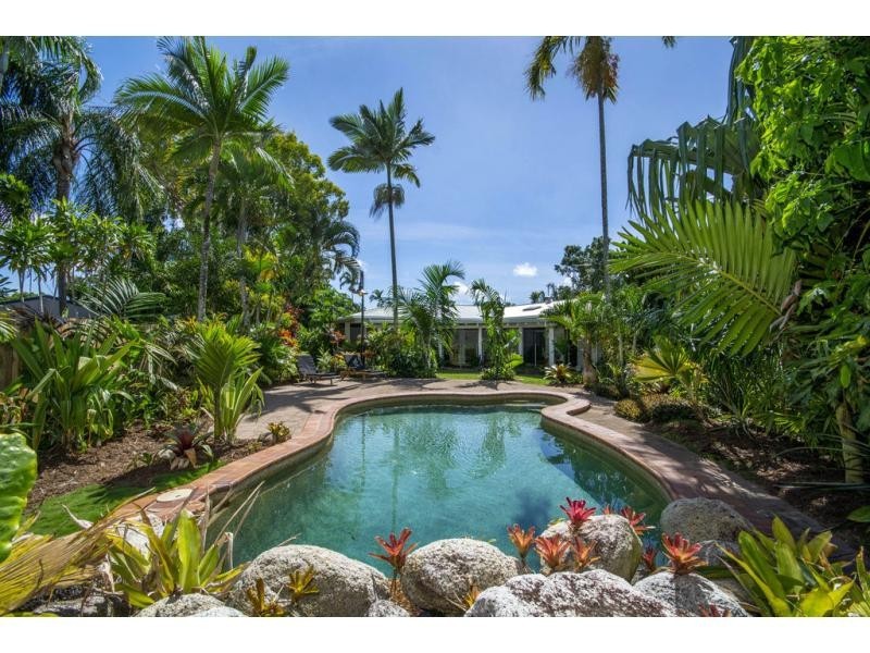7 Carbeen Close, Holloways Beach QLD 4878
