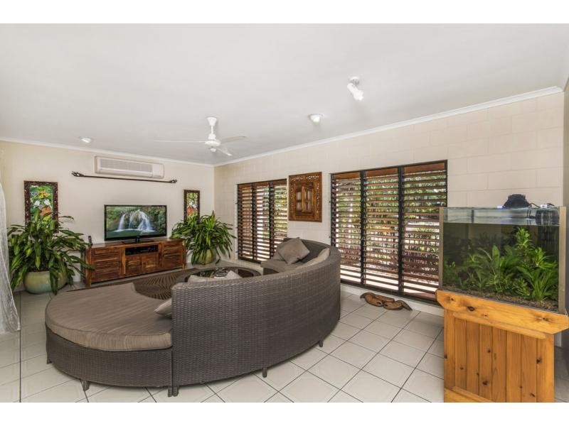 7 Carbeen Close, Holloways Beach QLD 4878