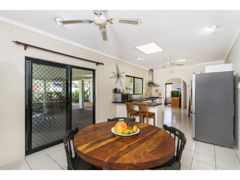 7 Carbeen Close, Holloways Beach QLD 4878