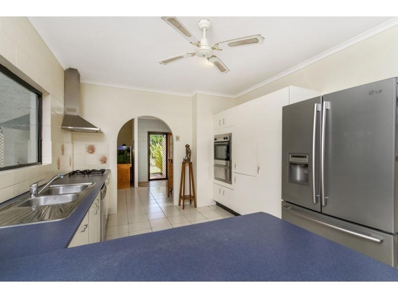 7 Carbeen Close, Holloways Beach QLD 4878