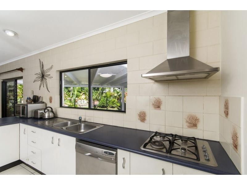 7 Carbeen Close, Holloways Beach QLD 4878