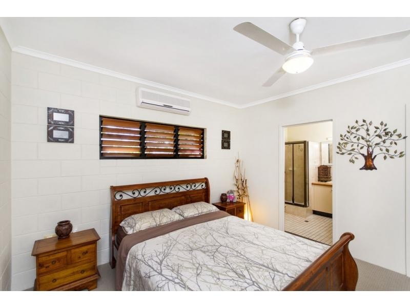 7 Carbeen Close, Holloways Beach QLD 4878