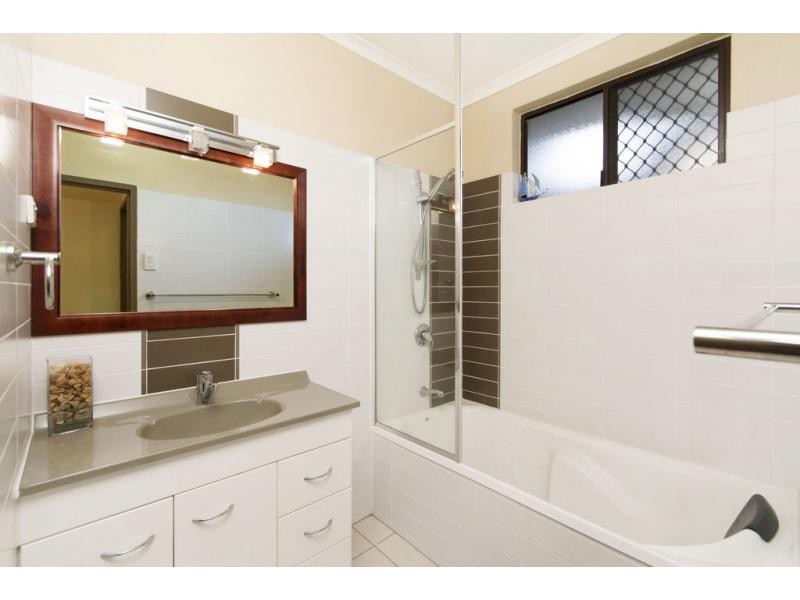 7 Carbeen Close, Holloways Beach QLD 4878