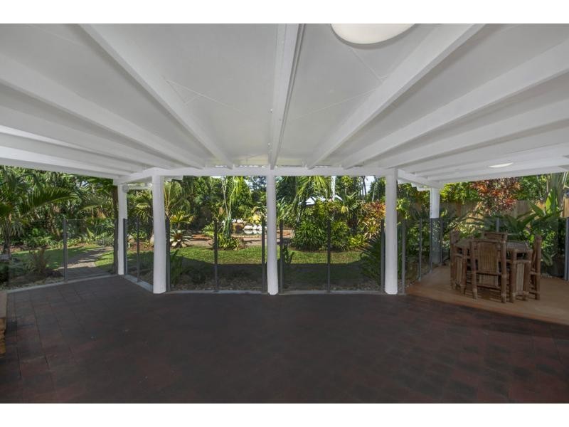 7 Carbeen Close, Holloways Beach QLD 4878