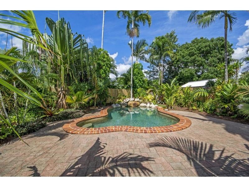 7 Carbeen Close, Holloways Beach QLD 4878