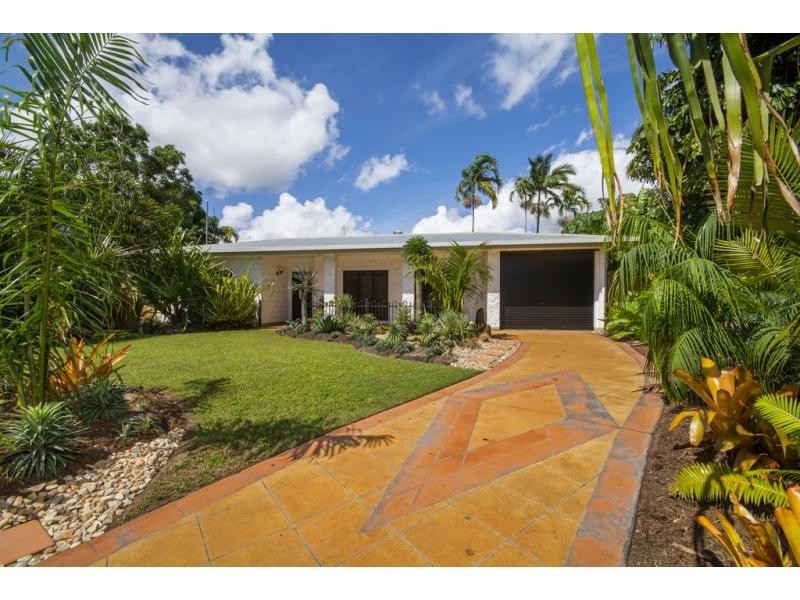 7 Carbeen Close, Holloways Beach QLD 4878