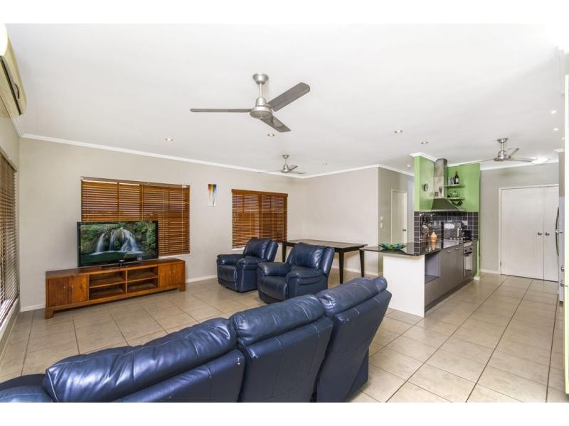 43 William Hickey Street, Redlynch QLD 4870