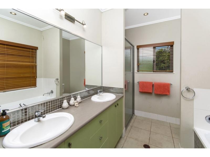 43 William Hickey Street, Redlynch QLD 4870