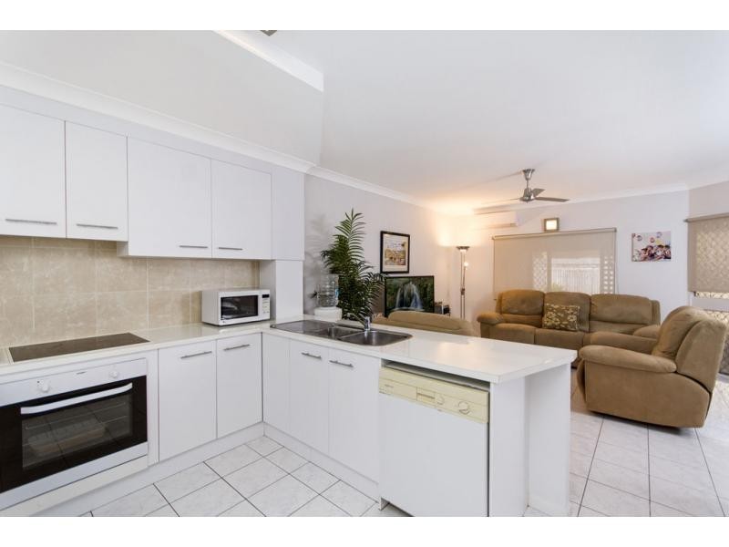8/60 Charles Street, Manunda QLD 4870