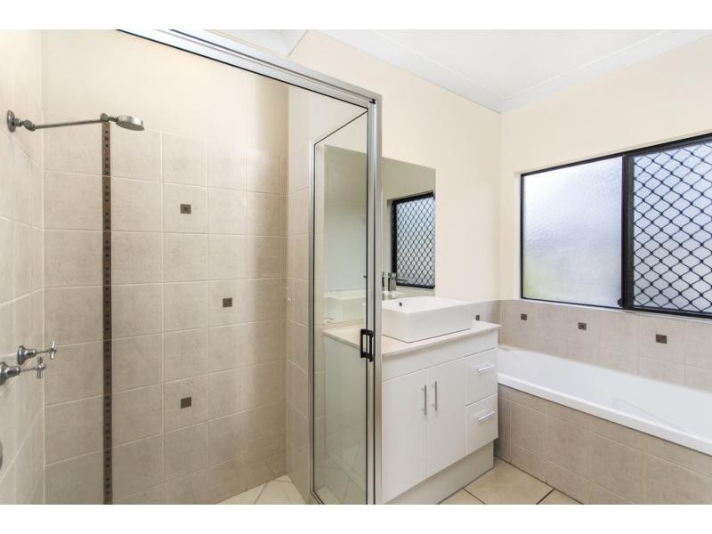 3 Red Siris Close, Redlynch QLD 4870