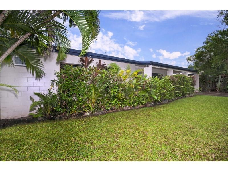 15 Ixora Court, Mooroobool QLD 4870