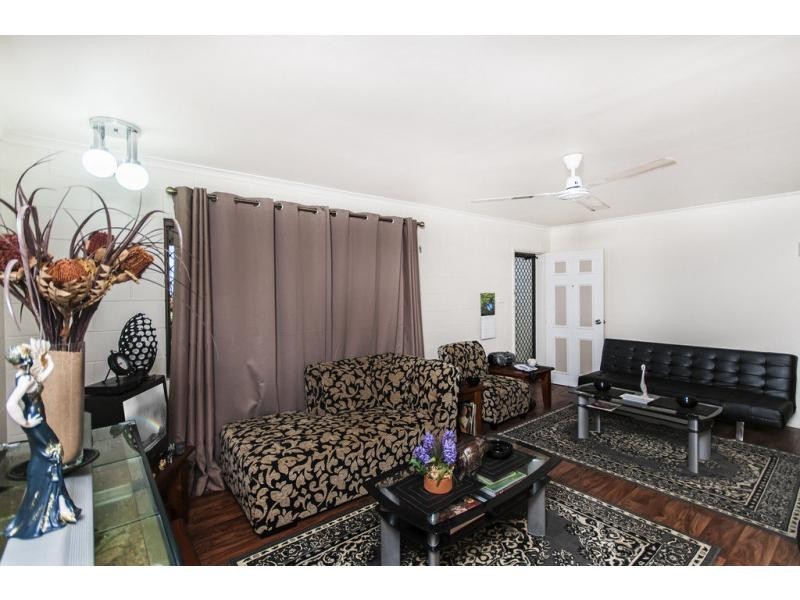 15 Ixora Court, Mooroobool QLD 4870