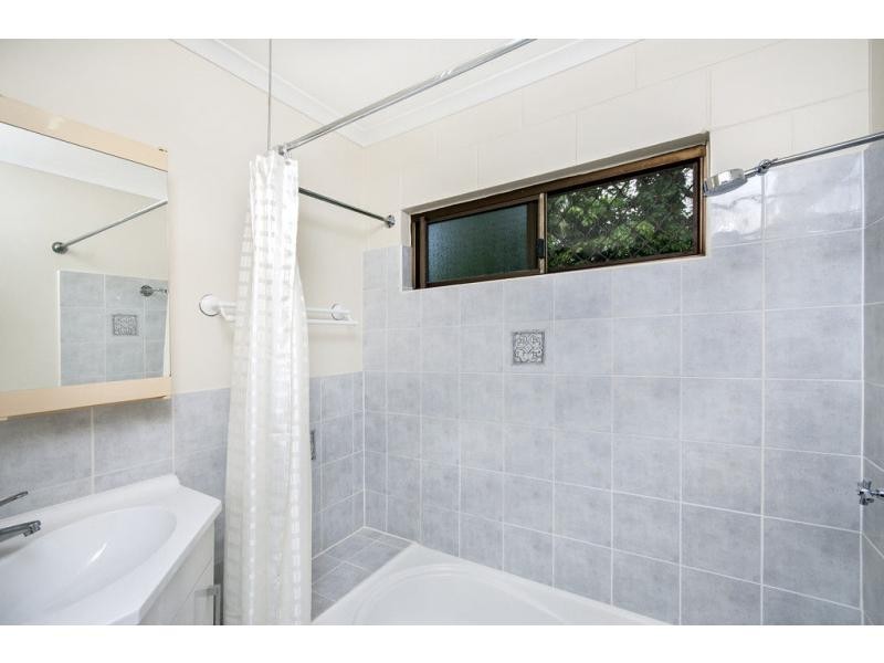 15 Ixora Court, Mooroobool QLD 4870