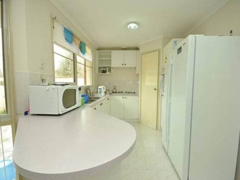 3 Yarcombe Crescent, Craigieburn VIC 3064