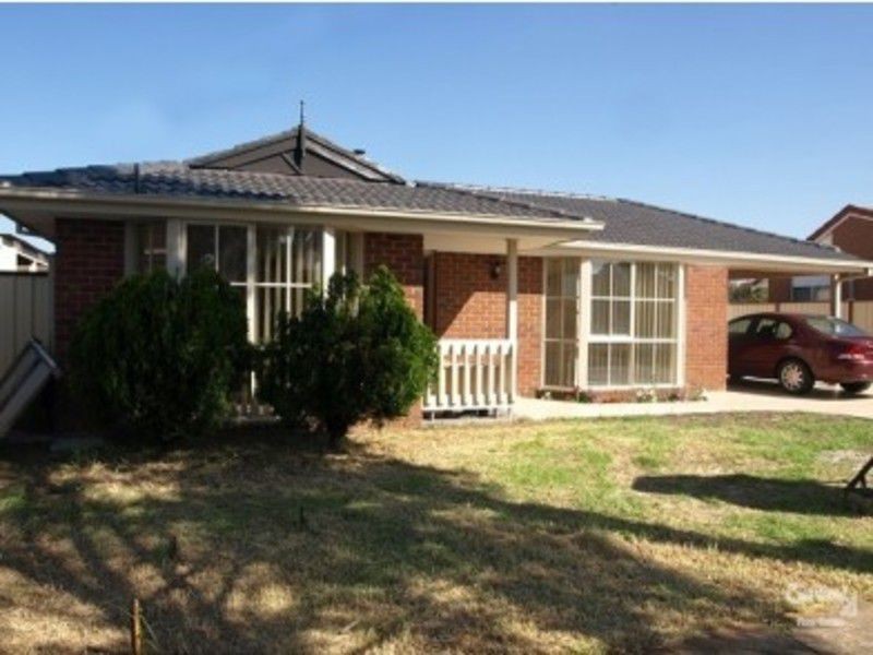 3 Yarcombe Crescent, Craigieburn VIC 3064