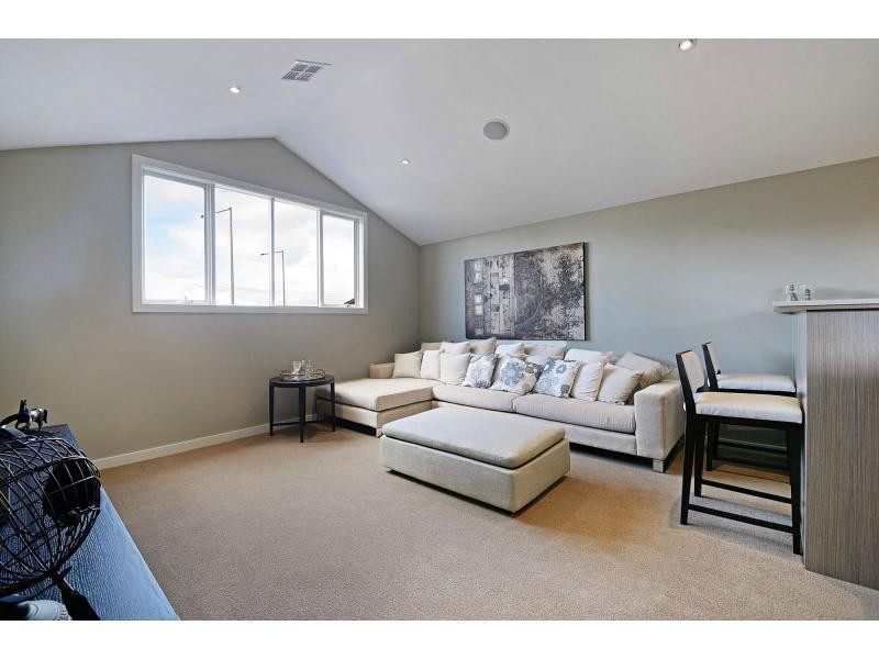 Clyde North VIC 3978