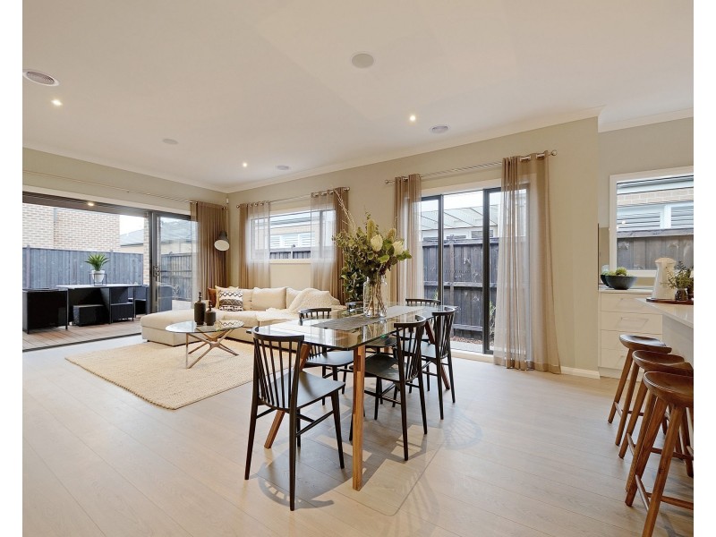 16 Callow Avenue, Clyde North VIC 3978