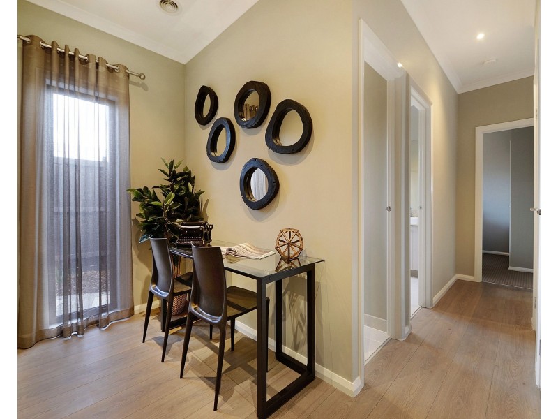 16 Callow Avenue, Clyde North VIC 3978