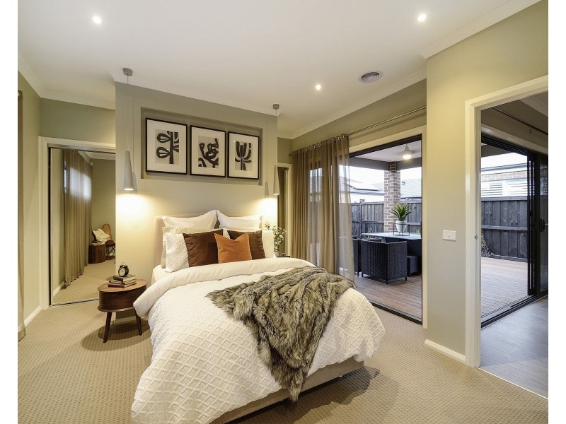 16 Callow Avenue, Clyde North VIC 3978