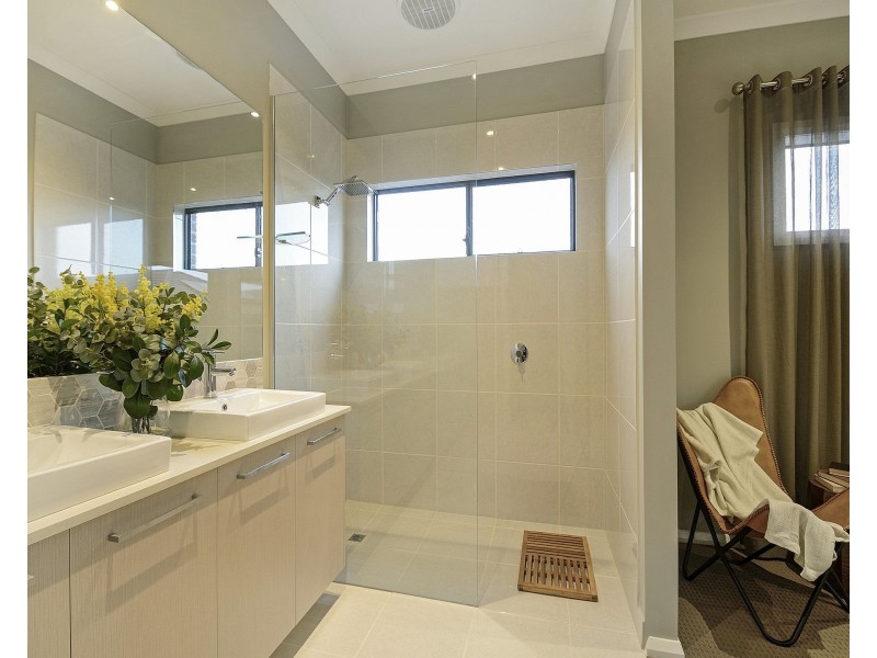 16 Callow Avenue, Clyde North VIC 3978