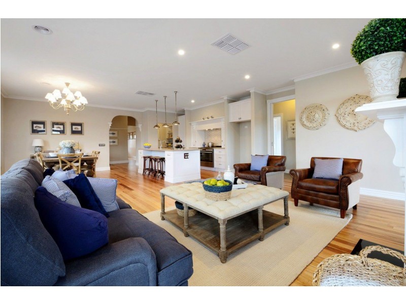 34 Welsh Crescent, Clyde North VIC 3978