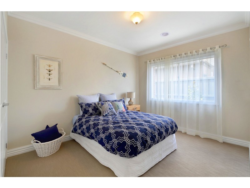 34 Welsh Crescent, Clyde North VIC 3978