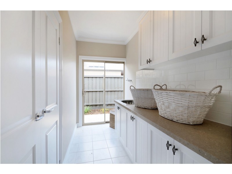 34 Welsh Crescent, Clyde North VIC 3978