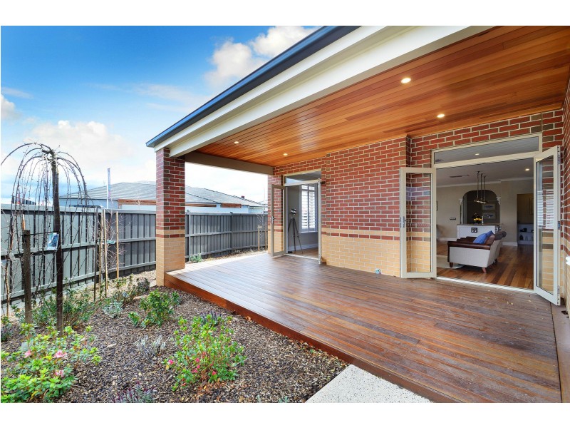 34 Welsh Crescent, Clyde North VIC 3978