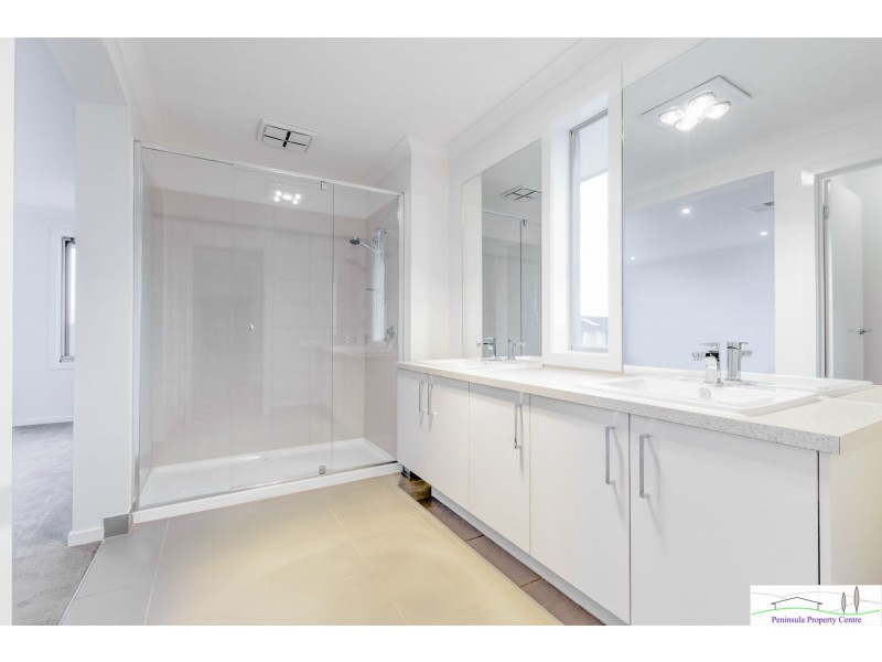 16 Hillwood Street, Clyde VIC 3978