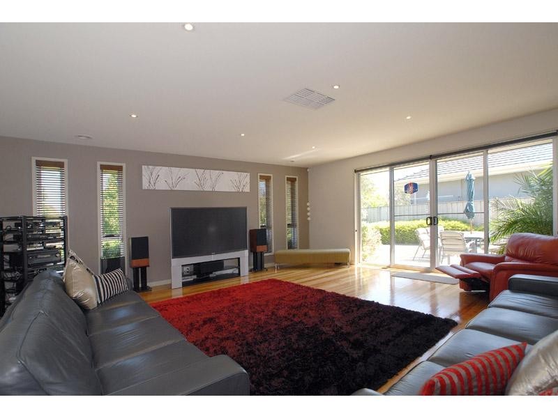 1 Kingsford Smith Court, Sandhurst VIC 3977