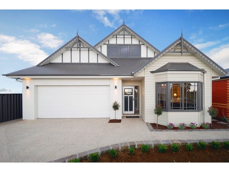 4 Elsey Way, Clyde North VIC 3978