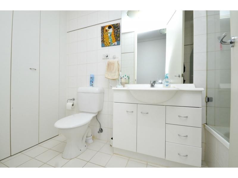 Unit 1306/38 Bank Street, South Melbourne VIC 3205