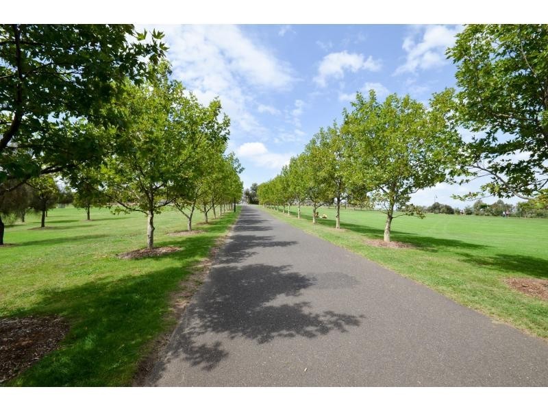 Unit 906/8 Breavington Way, Northcote VIC 3070