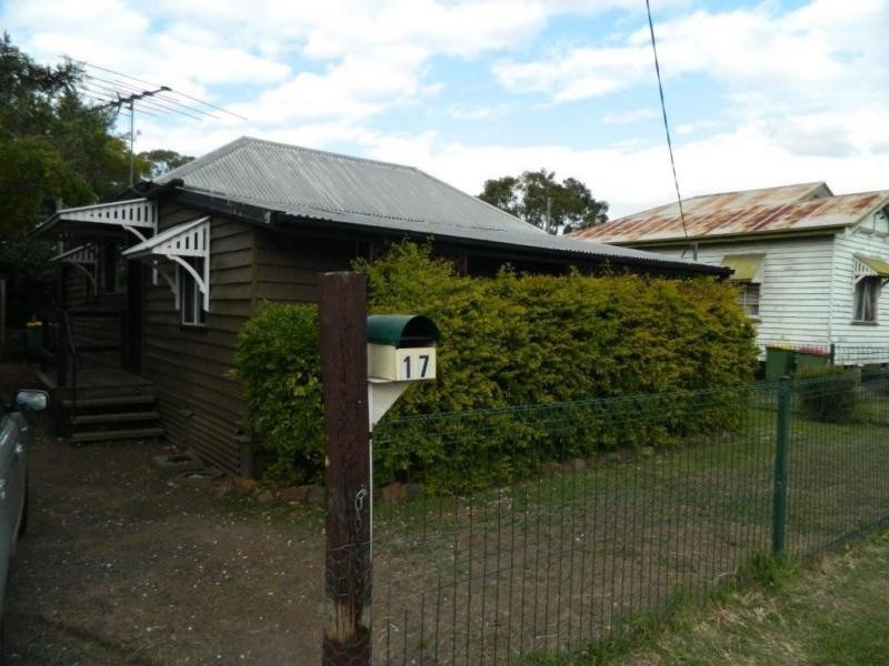 17 School Street, Rosewood QLD 4340
