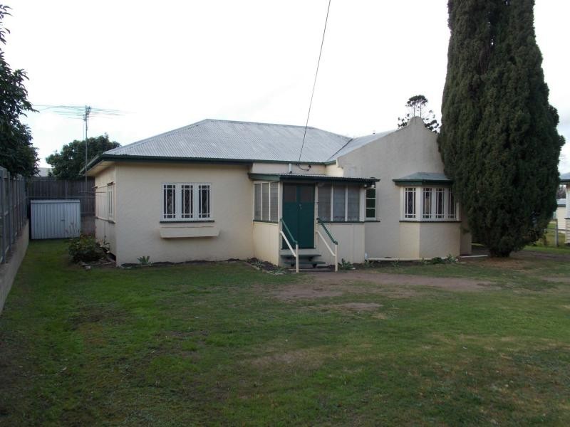 17 Albert Street, Rosewood QLD 4340