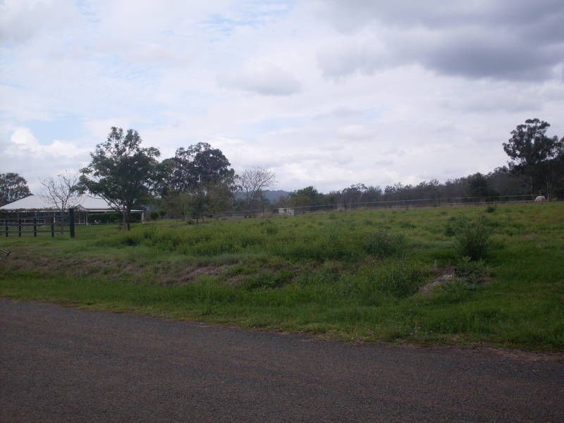 15 Leslee Court, Summerholm QLD 4341