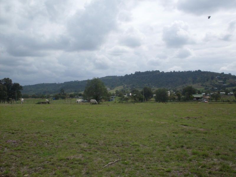 15 Leslee Court, Summerholm QLD 4341