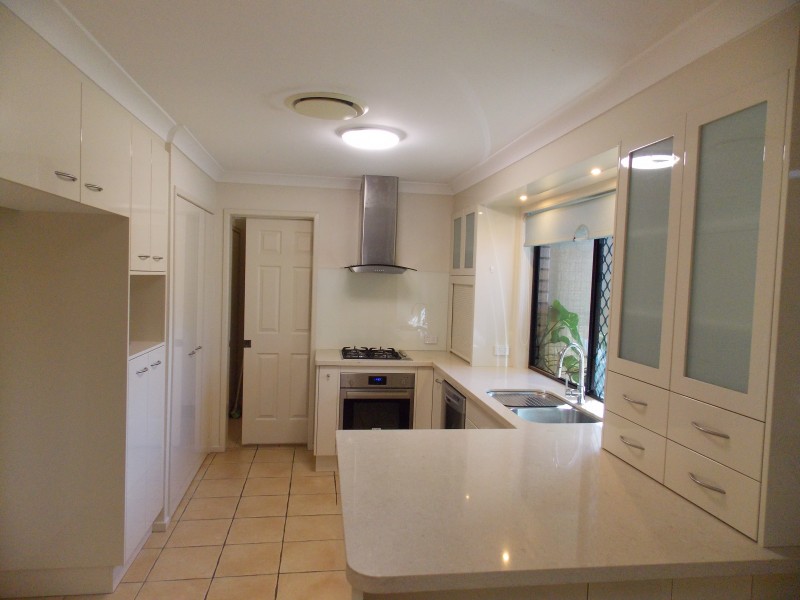27 Dellvene Cres, Rosewood QLD 4340