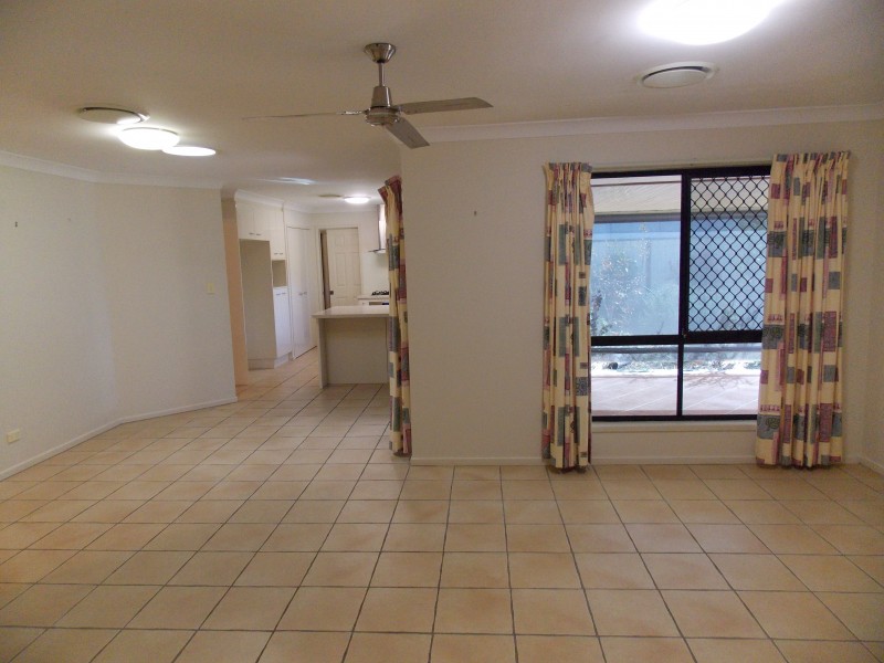 27 Dellvene Cres, Rosewood QLD 4340